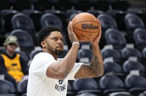 池中奋力划 池中奋力划